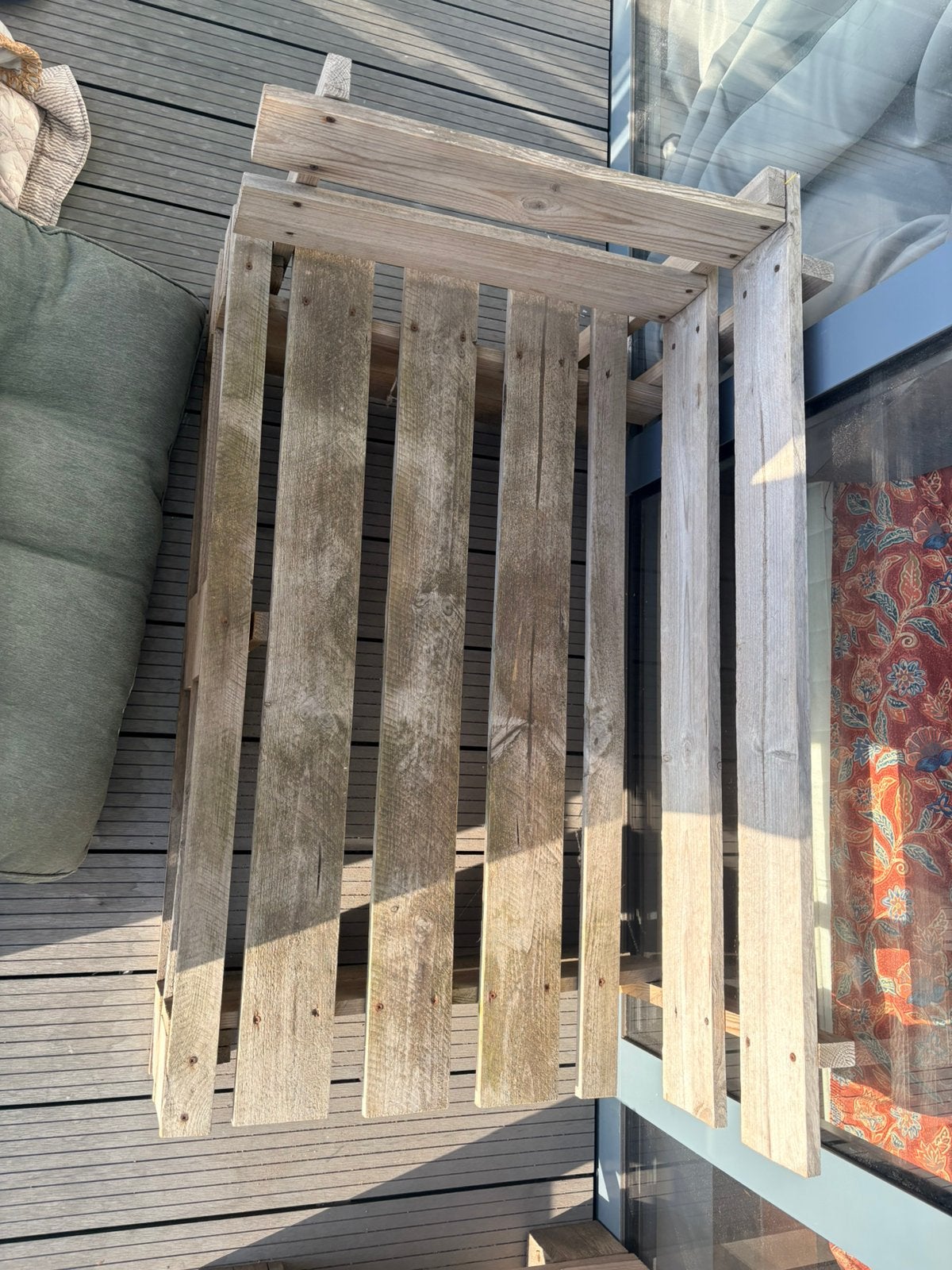 Palletbank en tafeltje gratis ophalen schiedam, Ophalen, 1 tot 2 meter, Minder dan 3 meter, Zo goed als nieuw
