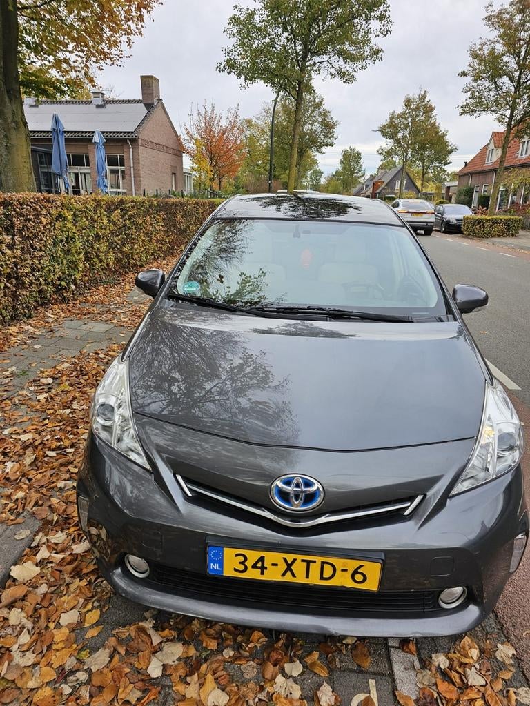 Toyota Prius Wagon 1.8 Full Hybrid 136PK Aut 96g 2012 Grijs, Auto's, Toyota, 4 cilinders, 7 stoelen, Origineel Nederlands, 84 €/maand