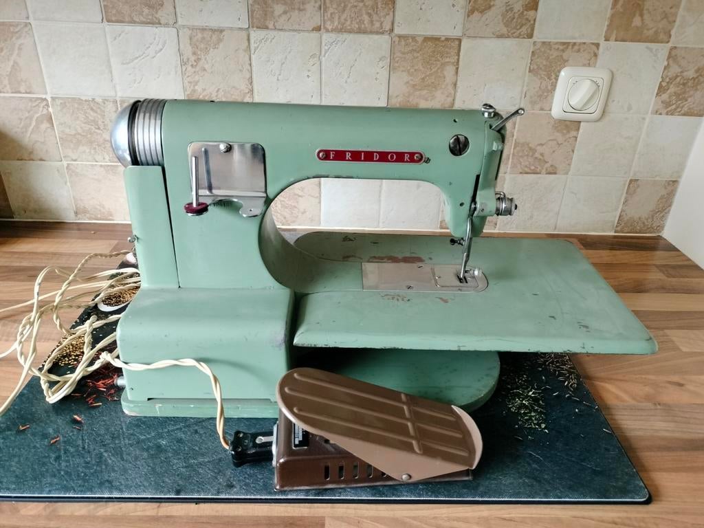 Fridor naaimachine., Ophalen, Gebruikt, Naaimachine, Overige merken