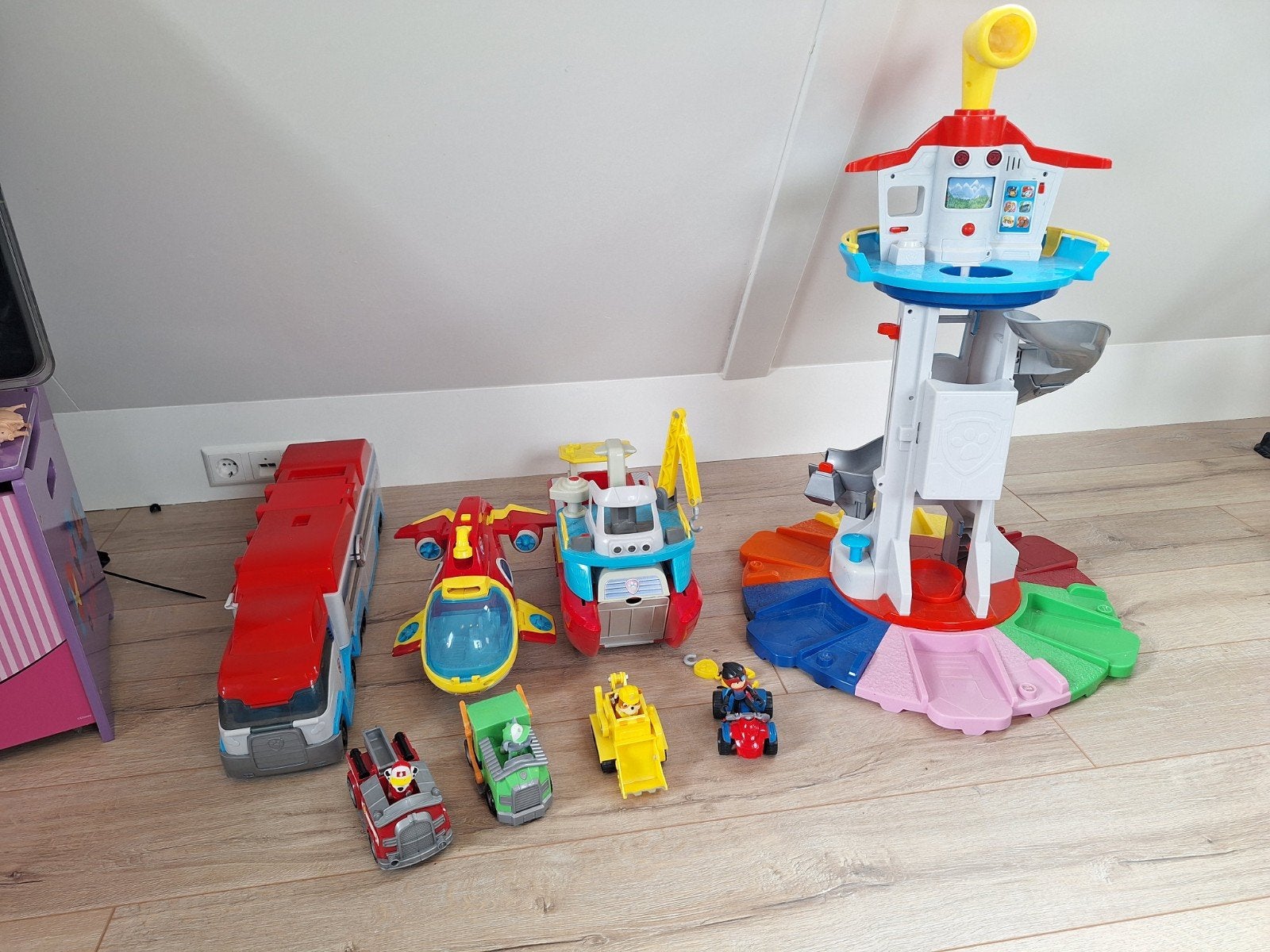 Grote Paw Patrol speelgoedset met uitkijktoren en voertuigen, Ophalen of Verzenden, Gebruikt, Jongen of Meisje