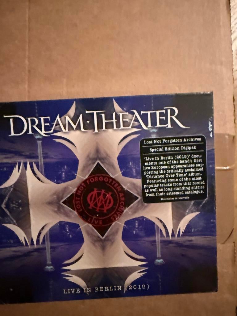 2 cd box dream theater live in berlin 2019 geseald, Cd's en Dvd's, Cd's | Hardrock en Metal, Ophalen of Verzenden, Zo goed als nieuw