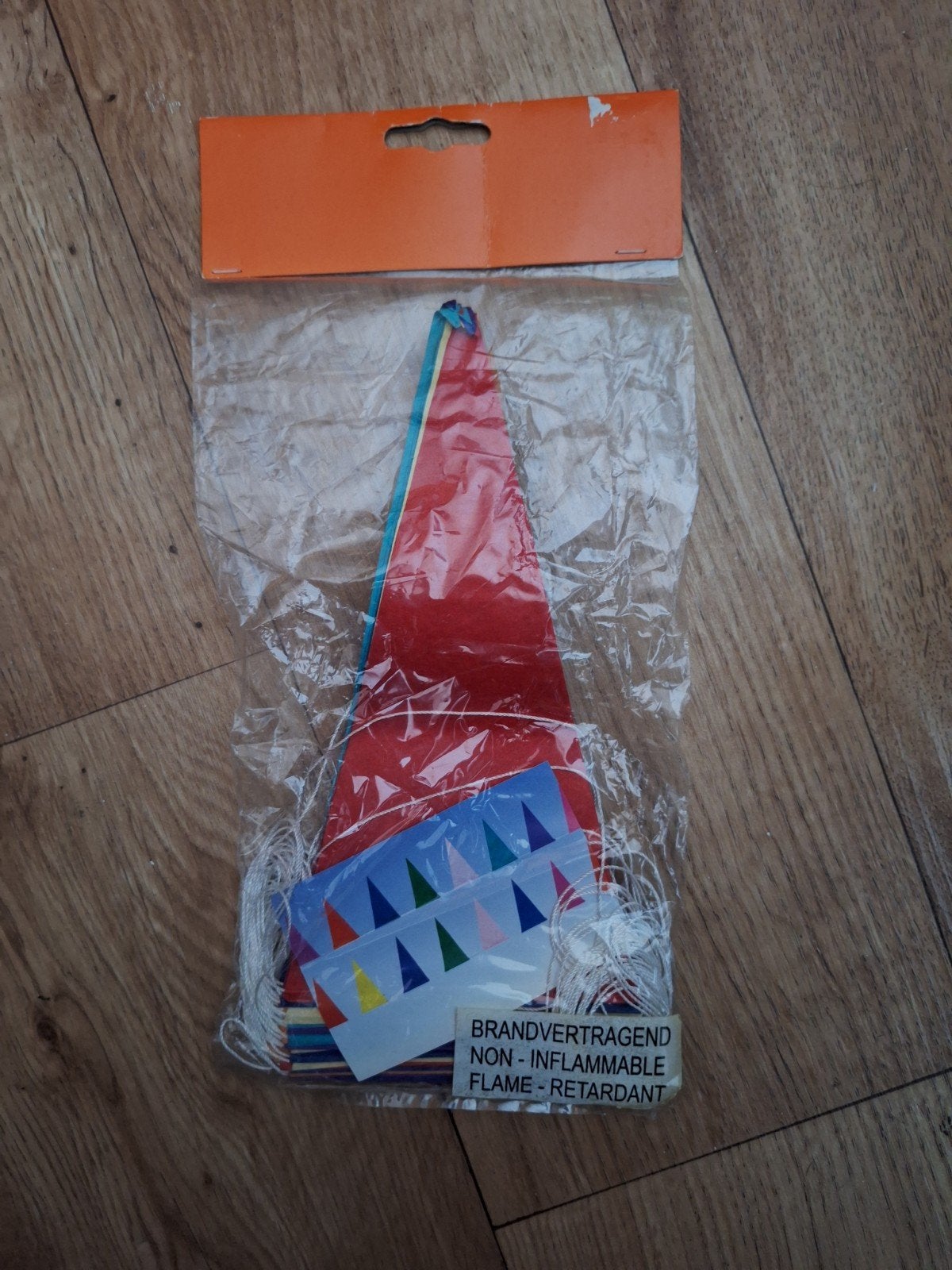 Vlagslinger Papier Multi - Ca. 20 M. Brandveilig, Hobby en Vrije tijd, Ophalen of Verzenden, Nieuw, Versiering, Verjaardag