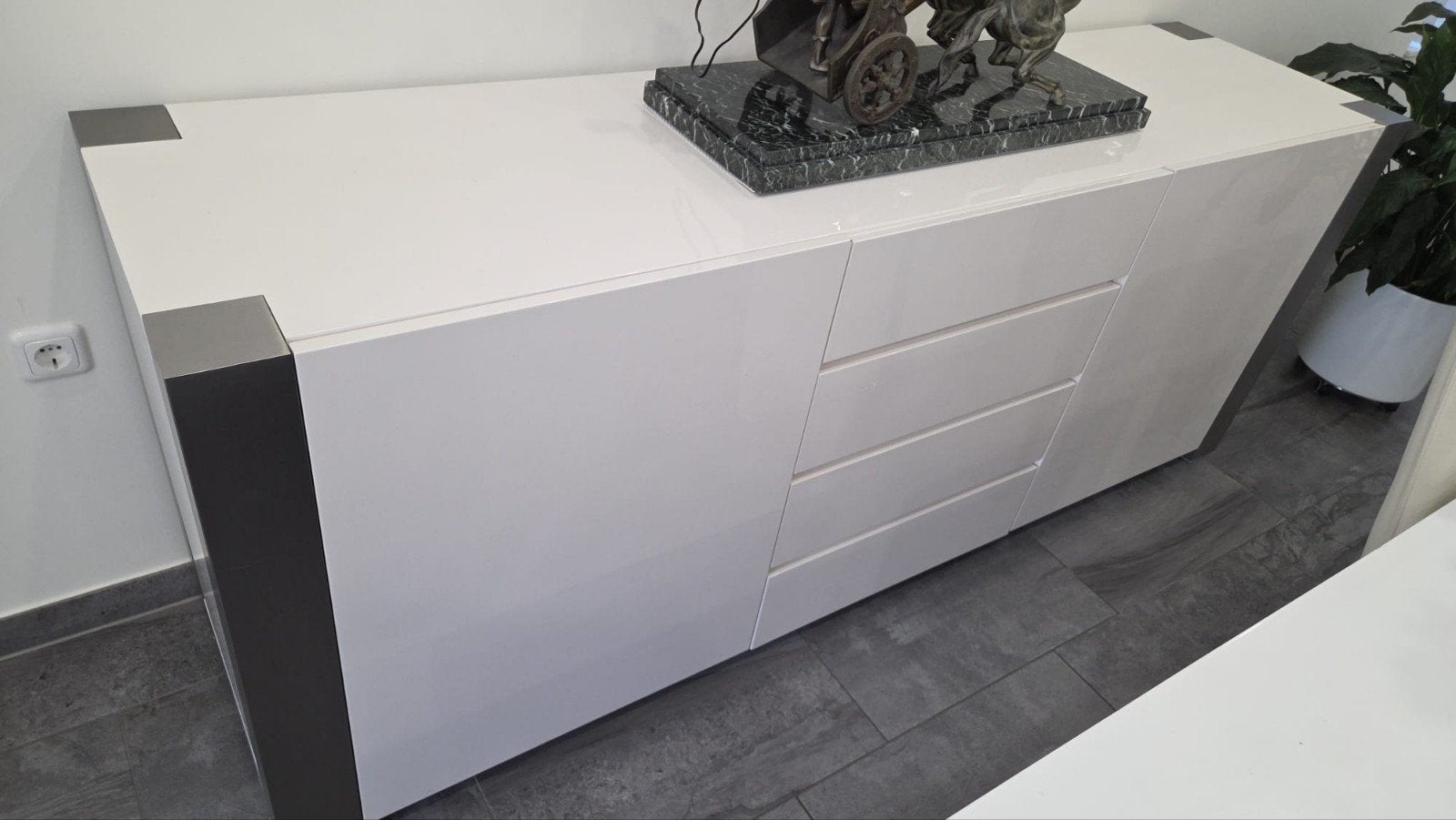 Wit Hoogglans Dressoir, Huis en Inrichting, Kasten | Dressoirs, Ophalen of Verzenden, Zo goed als nieuw, 25 tot 50 cm