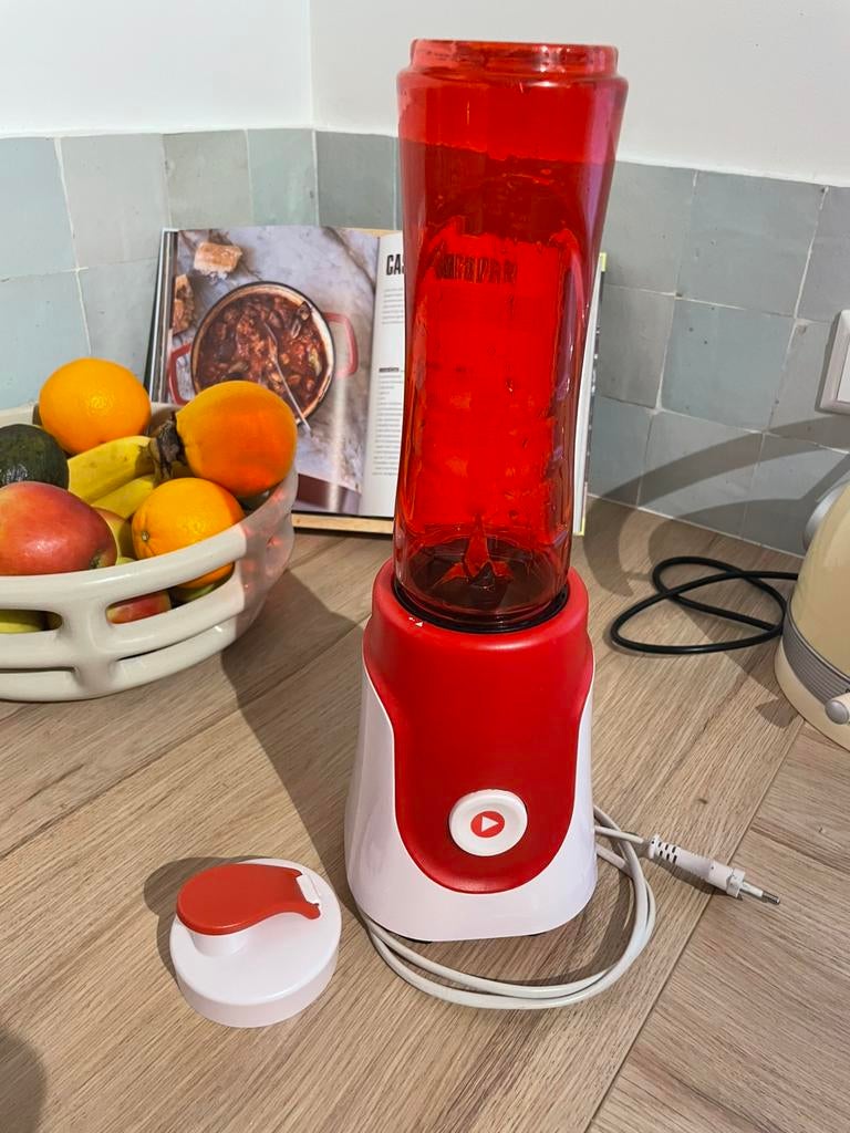 Blender met to go beker, Witgoed en Apparatuur, Keukenmixers, Minder dan 1 liter, Ophalen, Gebruikt, 1 snelheid