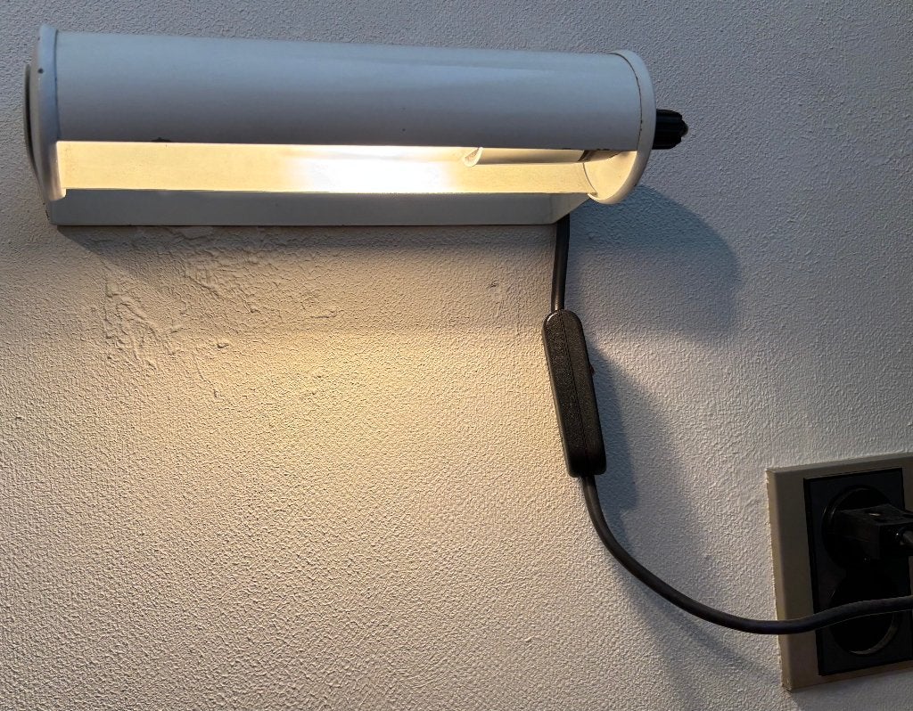 Eenvoudig wit metalen bedlampje, Gebruikt, Philips, Bedlamp, Met schakelaar
