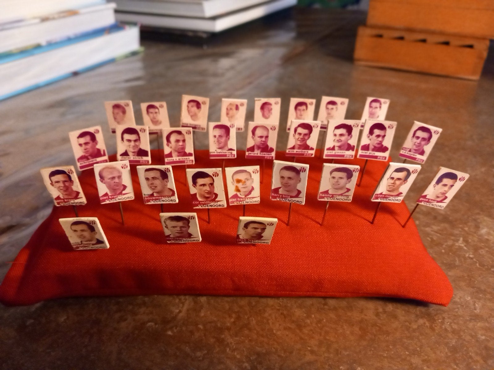 Vintage voetbalspeldjes/ pins Feijenoord, DWS en PSV., Verzamelen, Speldjes, Pins en Buttons, Ophalen of Verzenden, Gebruikt, Merk