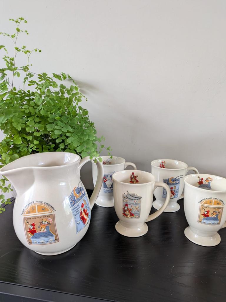 Vintage Sinterklaas chocolademelk set met 4 mokjes, Antiek en Kunst, Ophalen of Verzenden