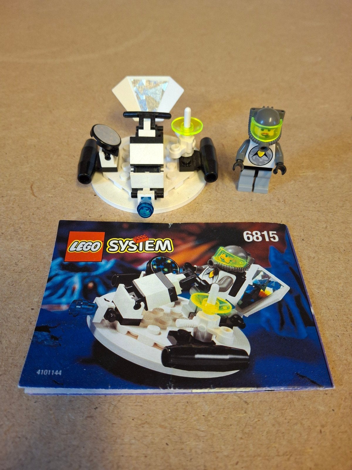 Lego 6815 Hovertron. Jaren 90 Space Exploriens, Compleet, Lego, Info@lego.com, 33 Bath Road, Slough, UK