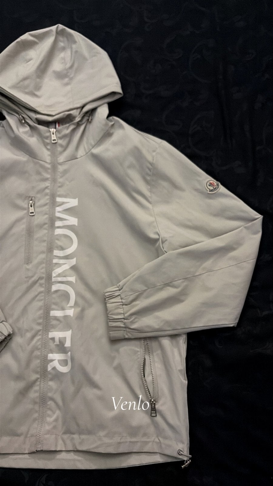 Moncler Windjack - Lichtgrijs - Maat m, Ophalen, Zo goed als nieuw, Maat 48/50 (M), Wit