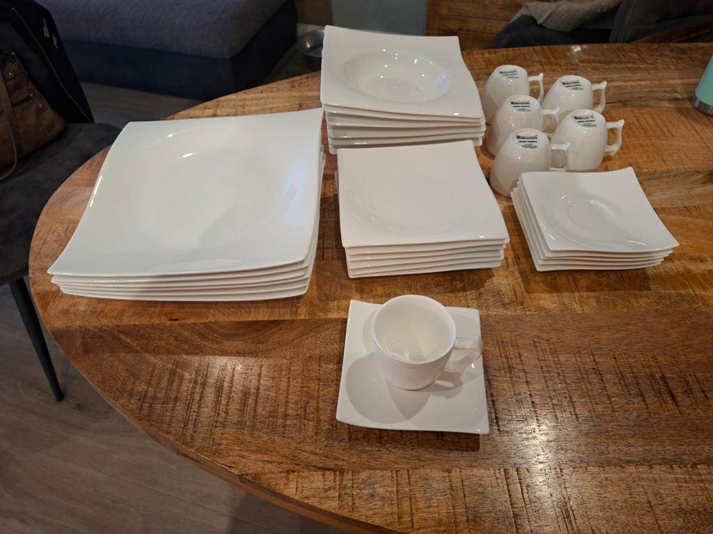 Te koop maxwell williams white basics servies 6 persoons, Ophalen, Zo goed als nieuw, Bord(en), Overige stijlen