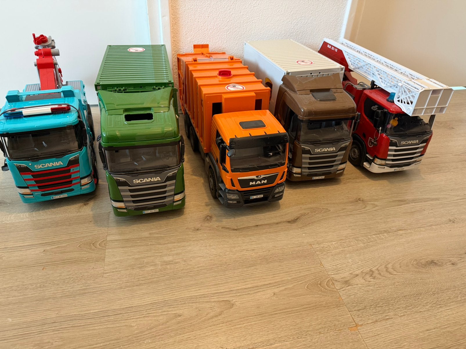 Grote speelgoedvoertuigen (per stuk €30), Kinderen en Baby's, Speelgoed | Speelgoedvoertuigen, Ophalen, Zo goed als nieuw