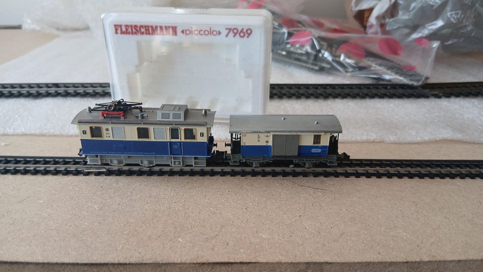 Fleischmann Piccolo 7969 Locomotief met Bagagewagon in OVP, Gelijkstroom, Verzenden, Fleischmann, Analoog