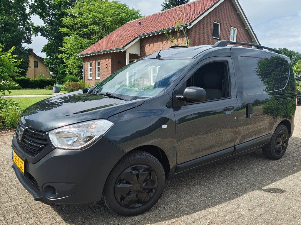 Dacia Dokker 1.3 TCE 131pk met 2x Zijdeur Airco Cruise Navi, Auto's, Bestelauto's, Stof, Gebruikt, Euro 6, 4 cilinders