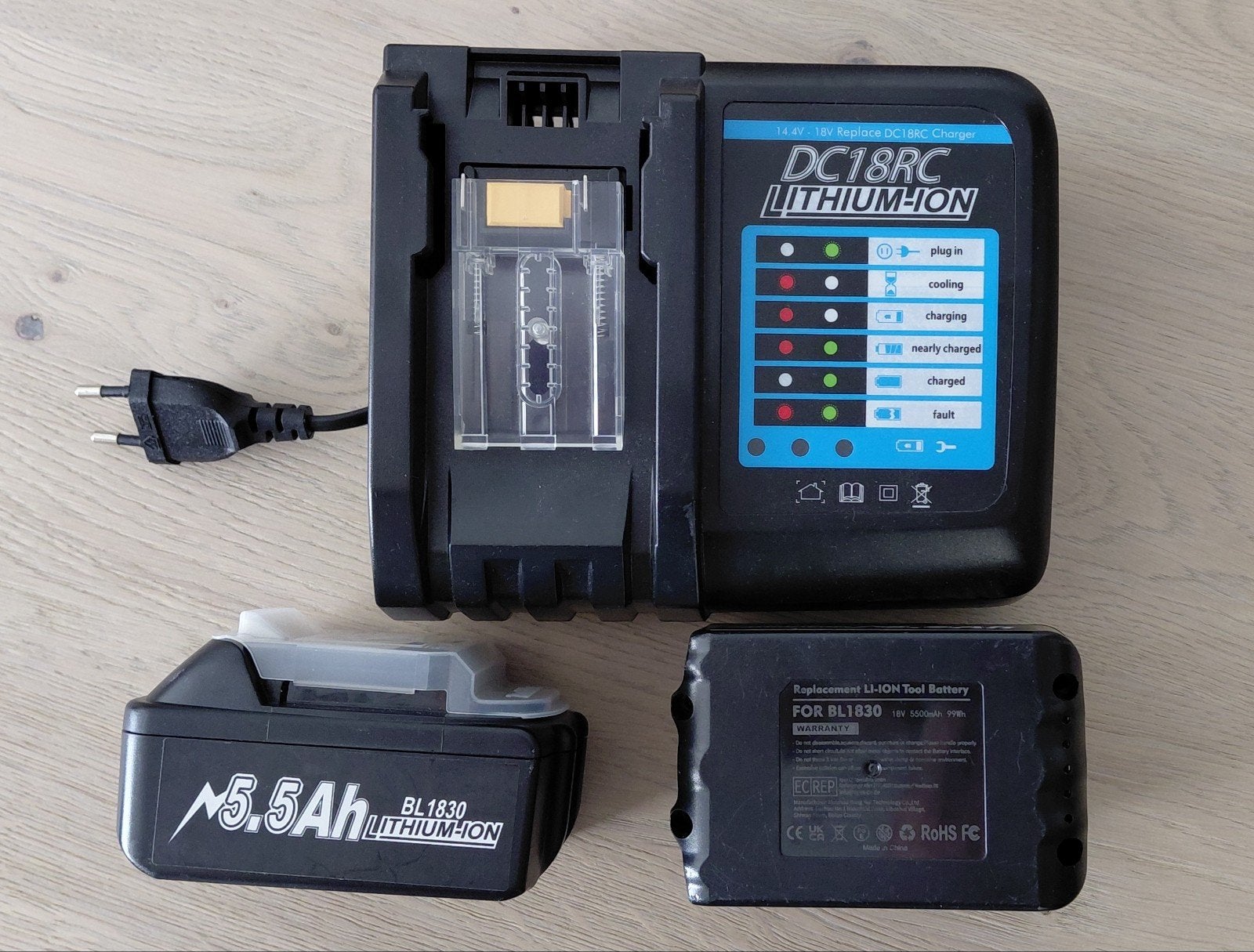 Met Makita uitwisselbare acculader DC18RC met 5.5Ah accu, Doe-het-zelf en Verbouw, Gereedschap | Boormachines, Ophalen of Verzenden