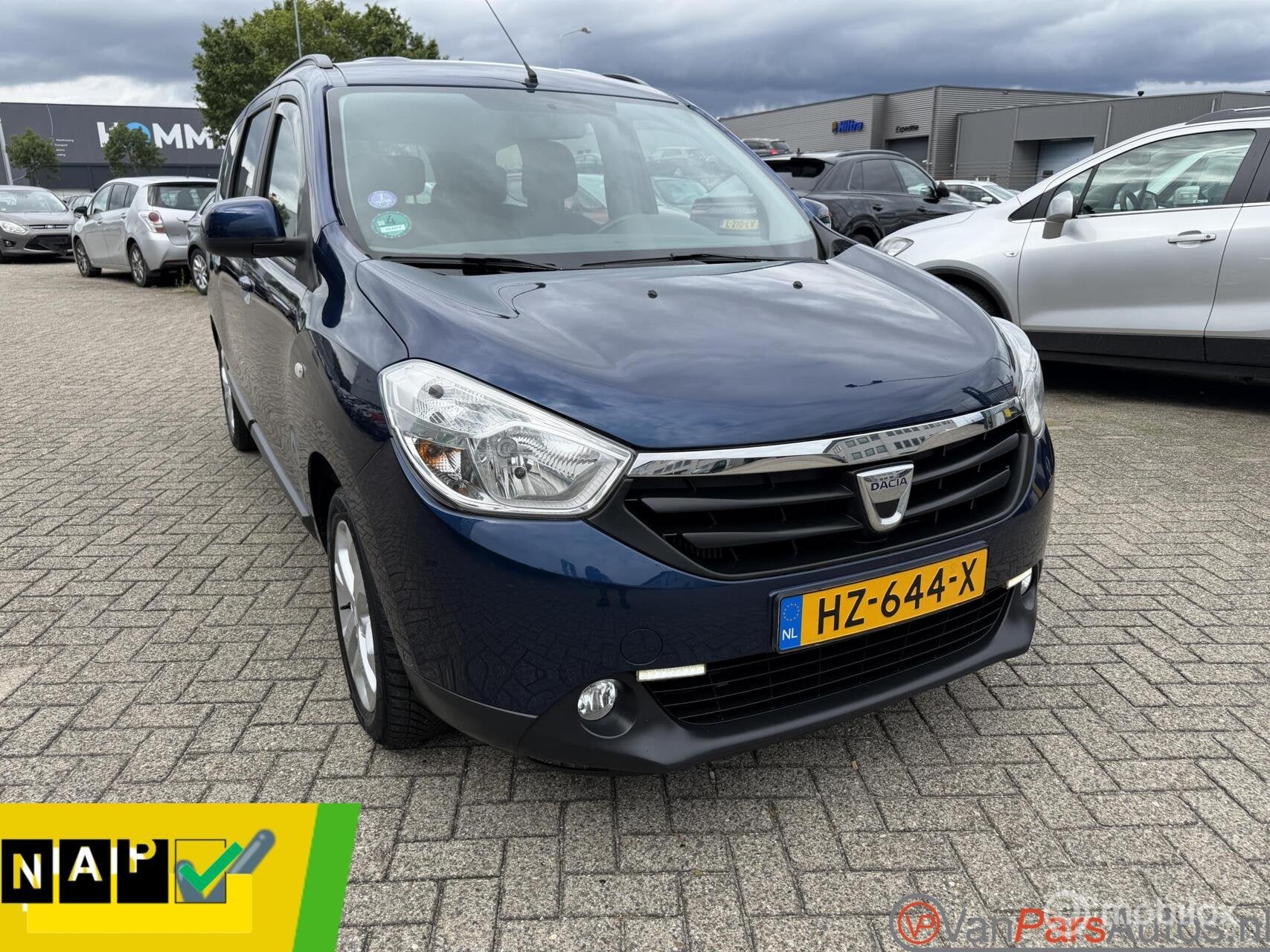 Dacia Lodgy 1.2 TCe Lauréate 5p.Airco,Cruise,Trekhaak,P.sen, Voorwielaandrijving, Euro 6, Blauw, Origineel Nederlands