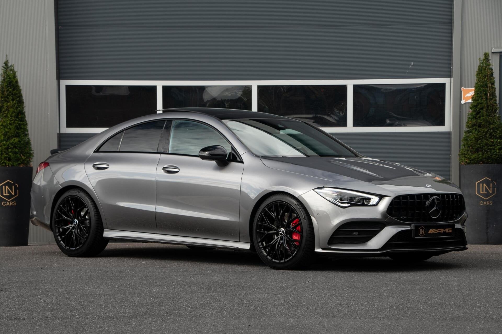 Mercedes CLA-klasse 200 AMG Coupe|DAB|PANO|Sfeerverlichting, Gebruikt, 4 cilinders, Met garantie (alle), 163 pk