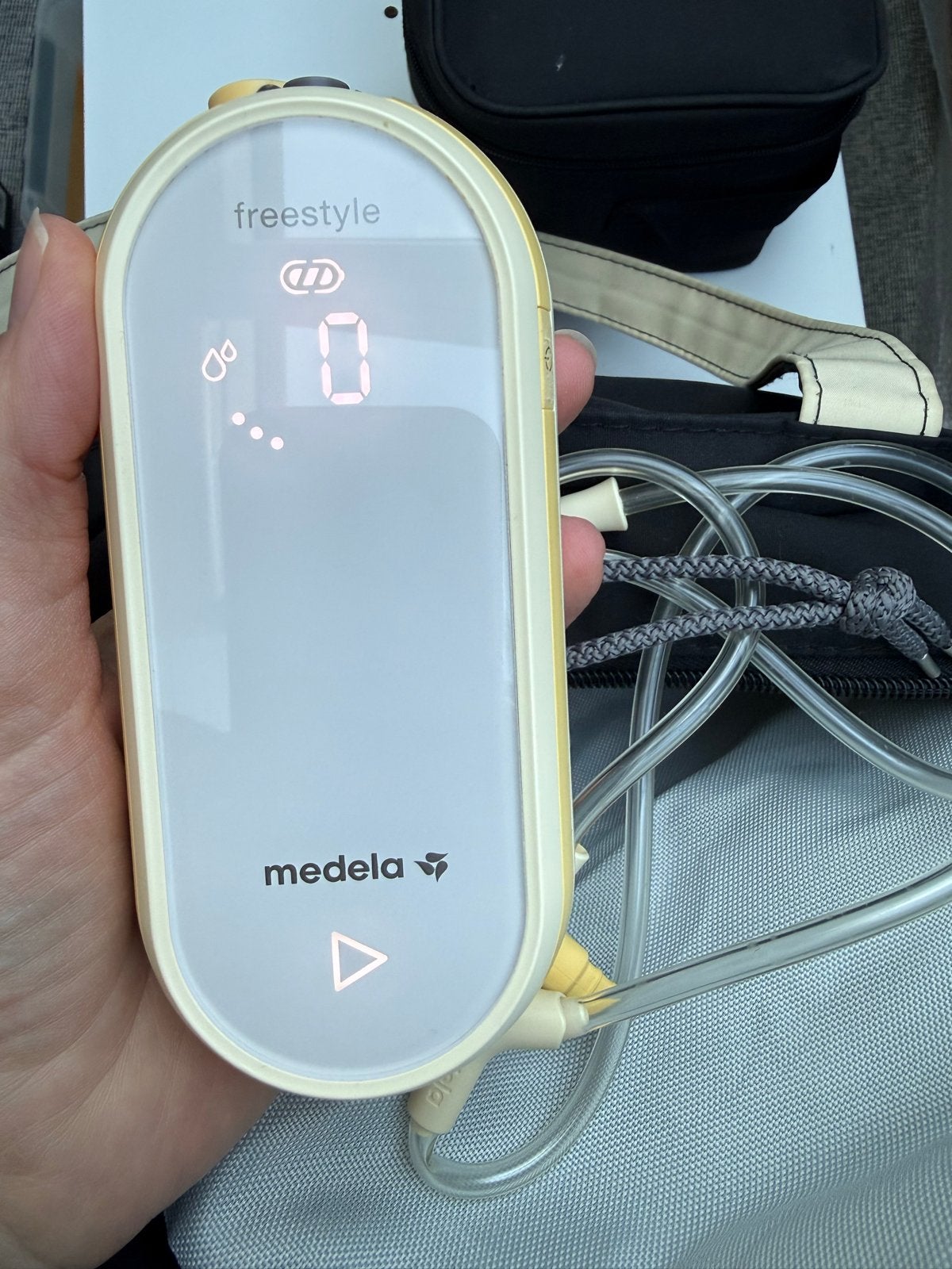 Medela Freestyle borstkolf met accessoires, Gebruikt, Medela, Borstkolf, Ophalen of Verzenden