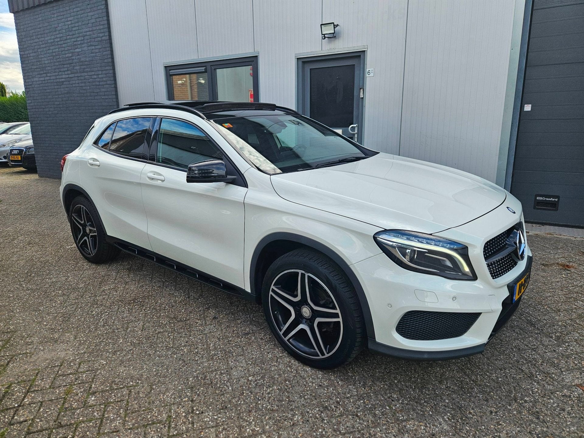 Mercedes-Benz GLA-klasse 200 AMG Night Pakket 12-2015 Wit Pa, Auto's, Gebruikt, 715 kg, Automatische klimaatregeling, Wit
