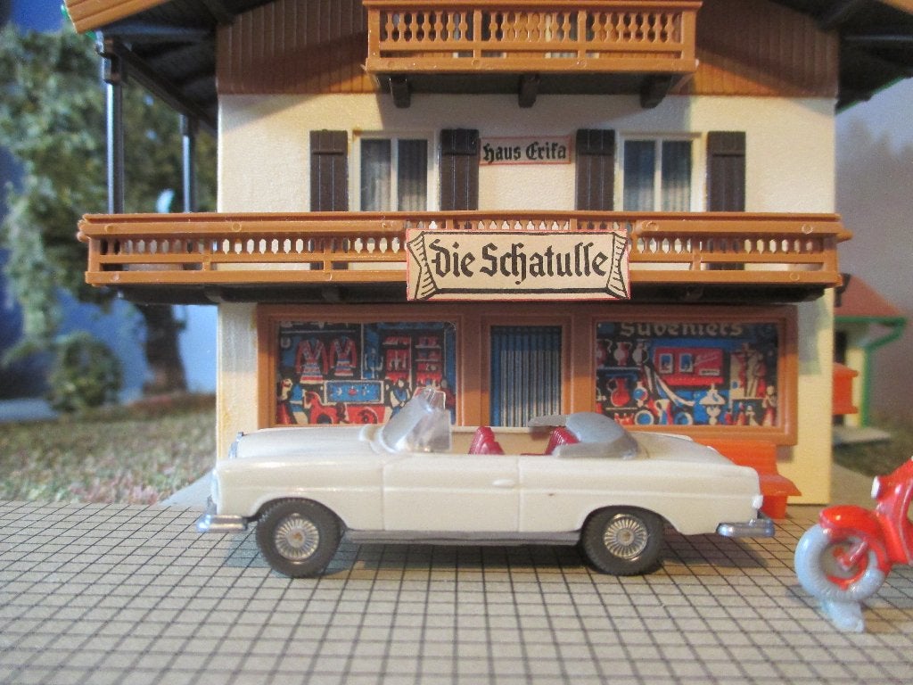 Mercedes Benz W111 280 SEc Cabrio - Wiking 15c Perlweiss, Ophalen of Verzenden, Zo goed als nieuw, Auto, Wiking