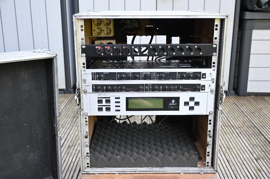 Flightcase op rubberen wielen, 13HE, 19 inch rack., Ophalen, Gebruikt, Audio