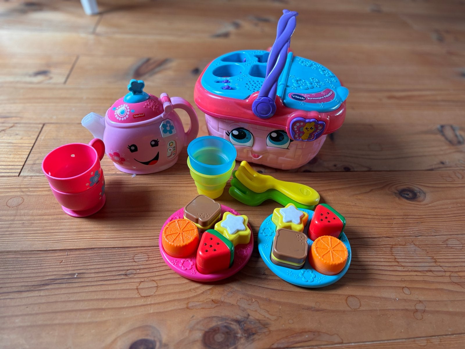 V-Tech Picknickmand en Fisher-Price theeservies, Kinderen en Baby's, Ophalen of Verzenden, Gebruikt, Jongen of Meisje