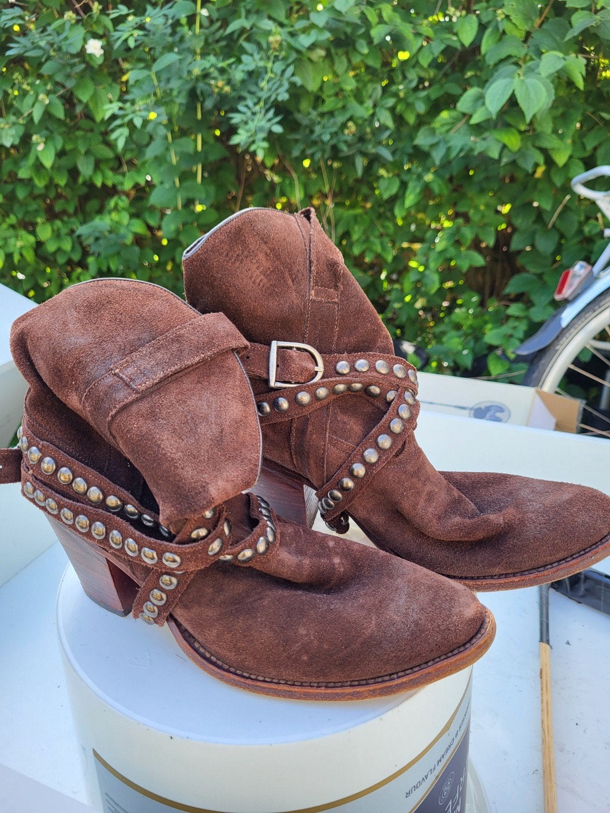 Bruin suede cowboylaarzen 39, Kleding | Dames, Verzenden, Zo goed als nieuw, Bruin, Hoge laarzen