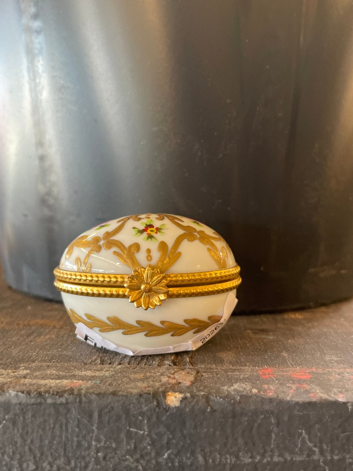 Decoratief Porseleinen Ei met Gouden Details, Ophalen of Verzenden
