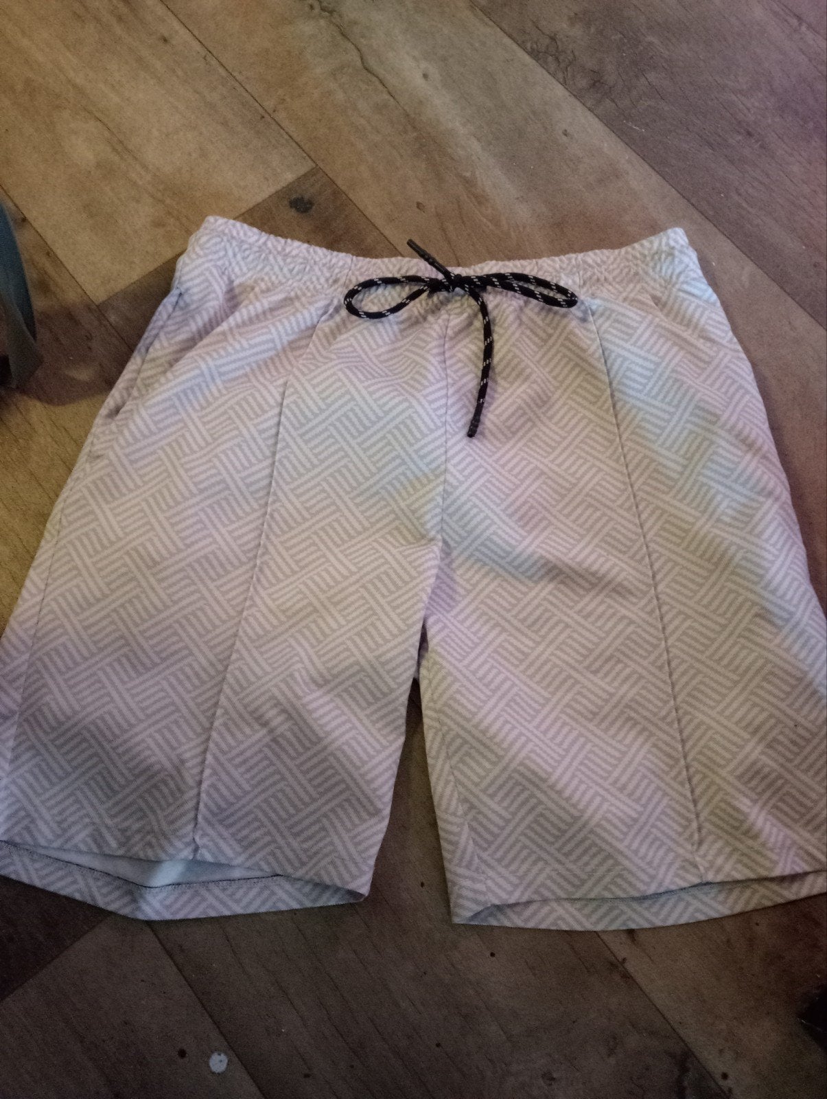 Heren shorts met patroon Maat S, Kleding | Heren, Broeken en Pantalons, Onbekend, Wit, Ophalen of Verzenden, Zo goed als nieuw
