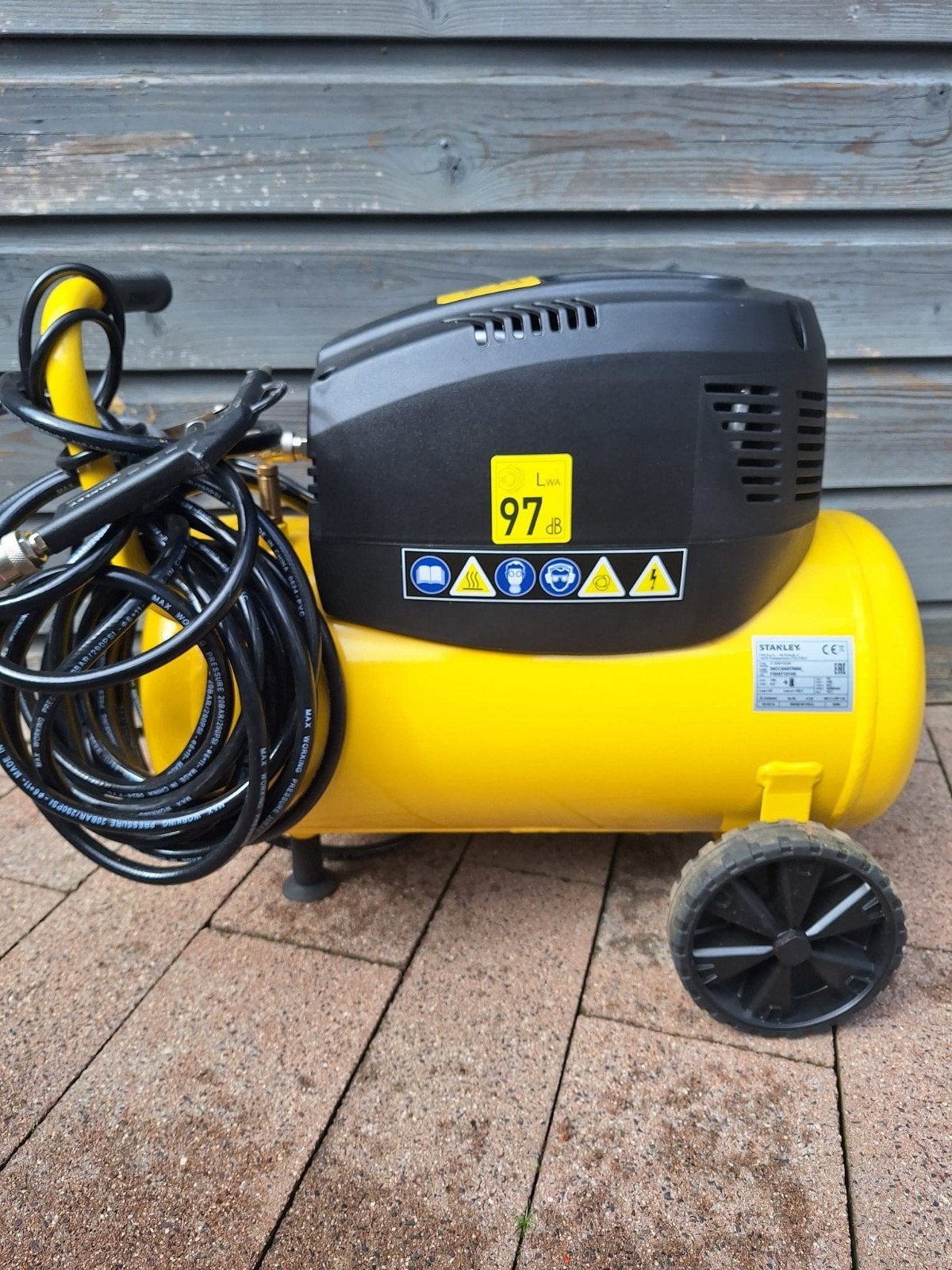 Stanley Compressor 1.5 PK 24L 10 Bar - Zo goed als nieuw, Doe-het-zelf en Verbouw, Ophalen, 10 bar of meer, Zo goed als nieuw