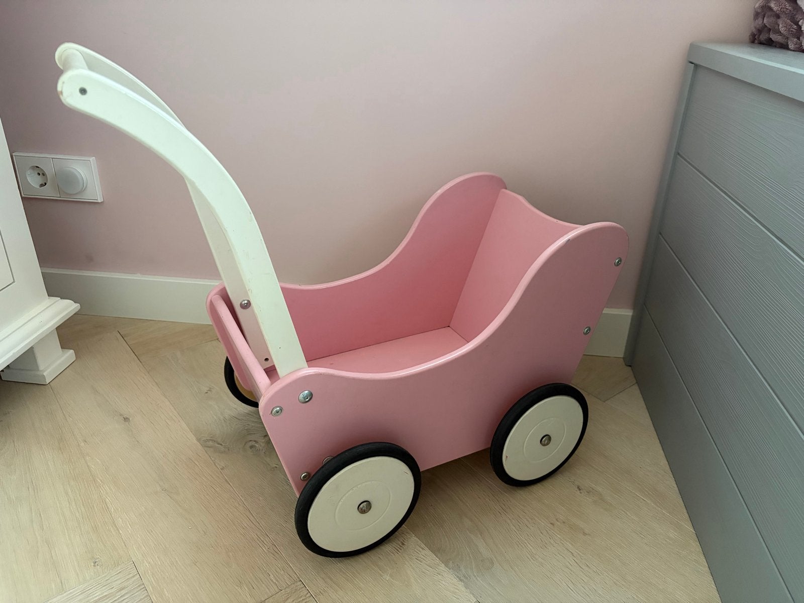 Houten kinderwagen - roze - veel gebruikt, nog stevig, Ophalen, Gebruikt, Overige typen, Met wieltjes