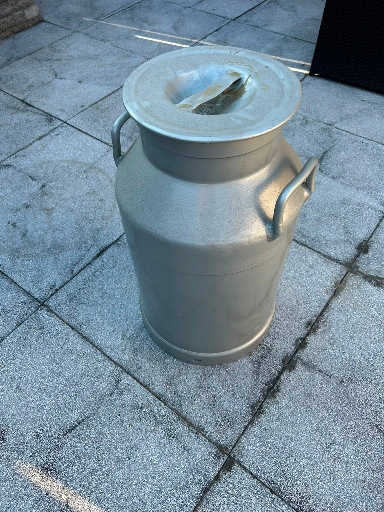 Melkbus van aluminium of zink, Ophalen