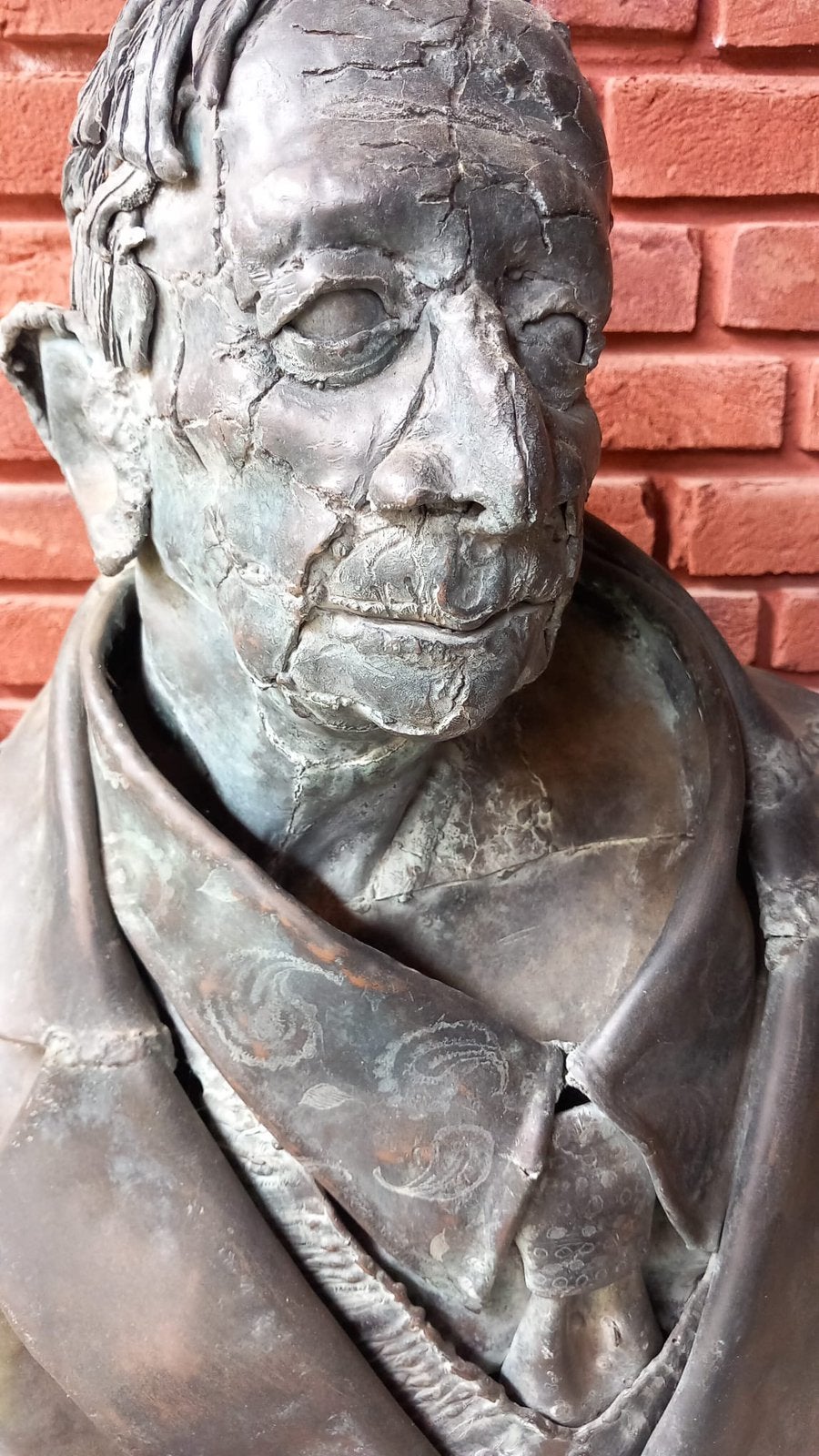 Mooi bronzen beeld man, Ophalen