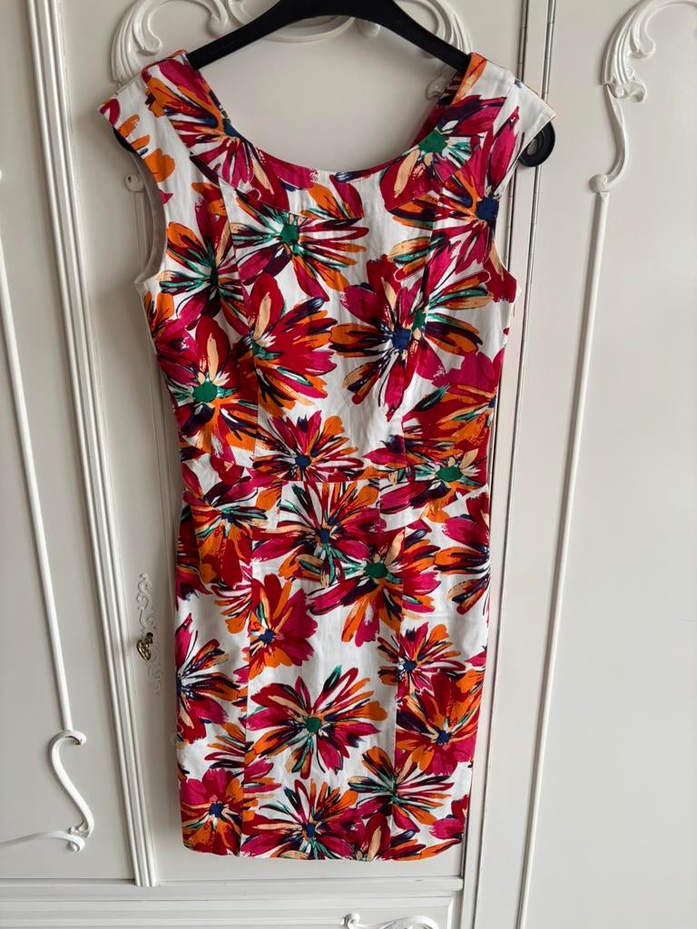 Nieuwstaat jurk merk Manguun maat 36, Kleding | Dames, Jurken, Ophalen of Verzenden, Zo goed als nieuw, Maat 36 (S), Knielengte