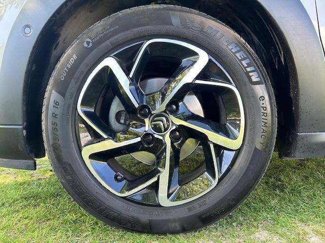 Citroen C3 1.2 PureTech Shine Saint James Edition, 450 kg, Gebruikt, Euro 6, 450 kg