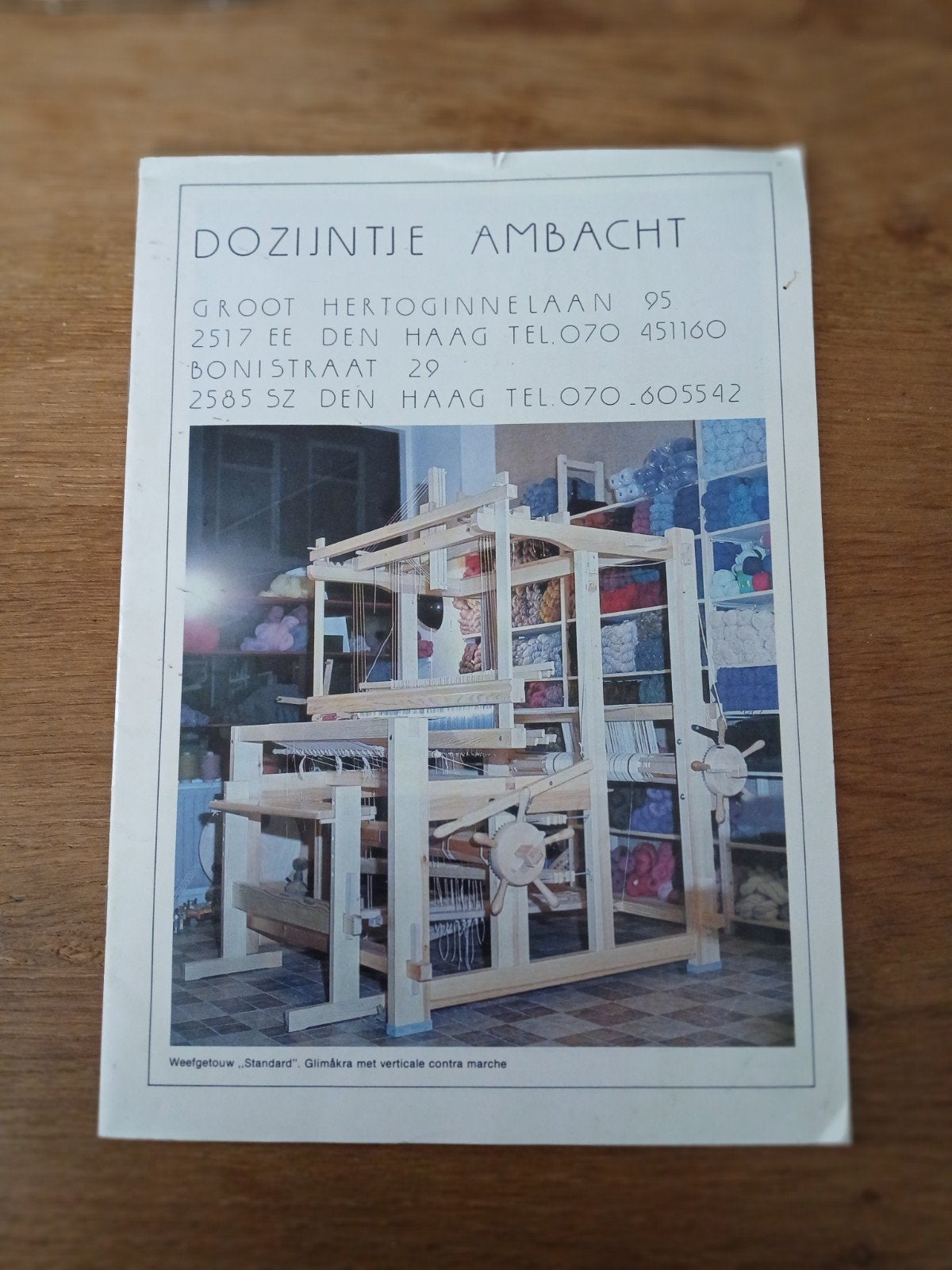 Dozijntje Ambacht - Catalogus weefgetouwen, Boeken, Gelezen, Dozijntje Ambacht, Ophalen of Verzenden, Catalogus