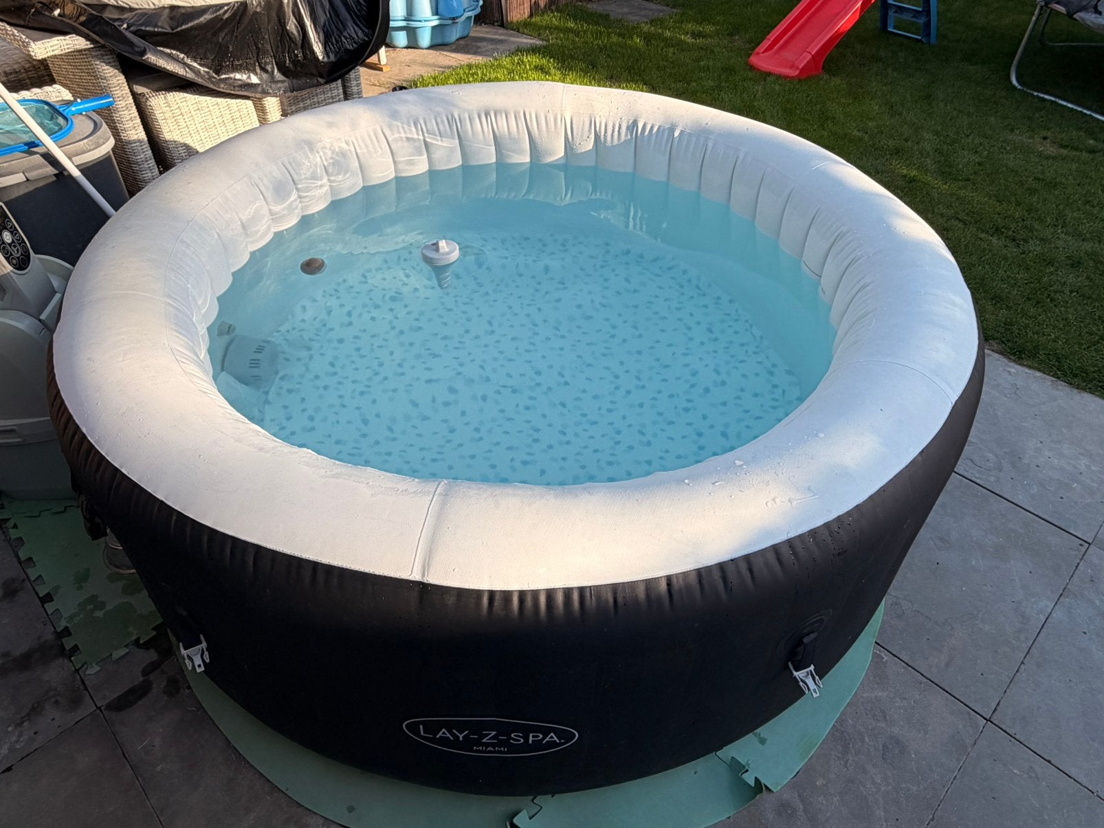 Jacuzzi te koop!, Ophalen, Gebruikt, Afdekzeil, Opblaasbaar