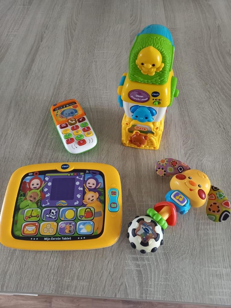 M Baby Speelgoed Set: Tablet, Telefoon, Stapelblokken, R, Kinderen en Baby's, Speelgoed | Babyspeelgoed, Ophalen of Verzenden
