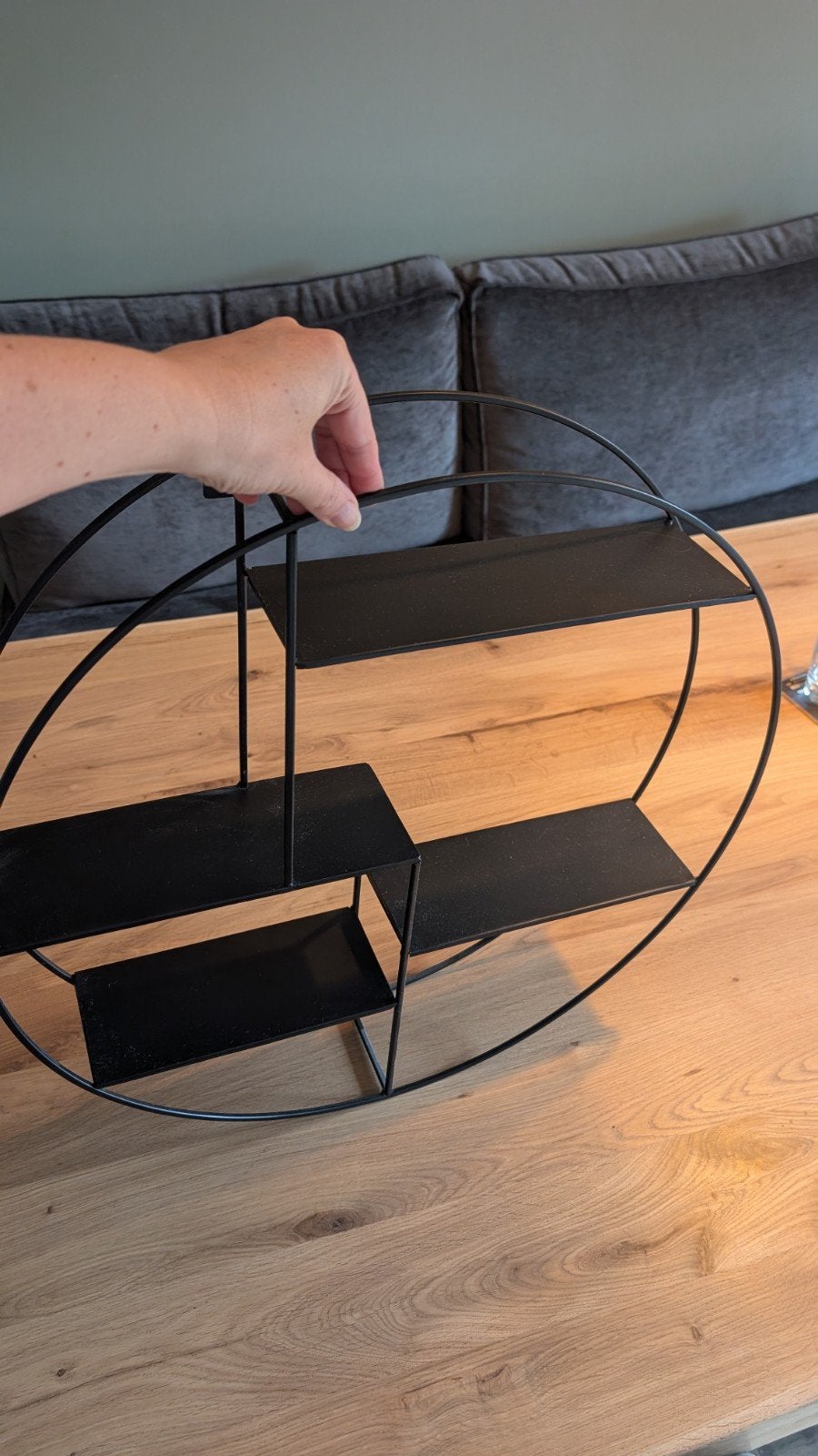 Zwart metalen wandrek - Rond design met planken, Ophalen, Zo goed als nieuw