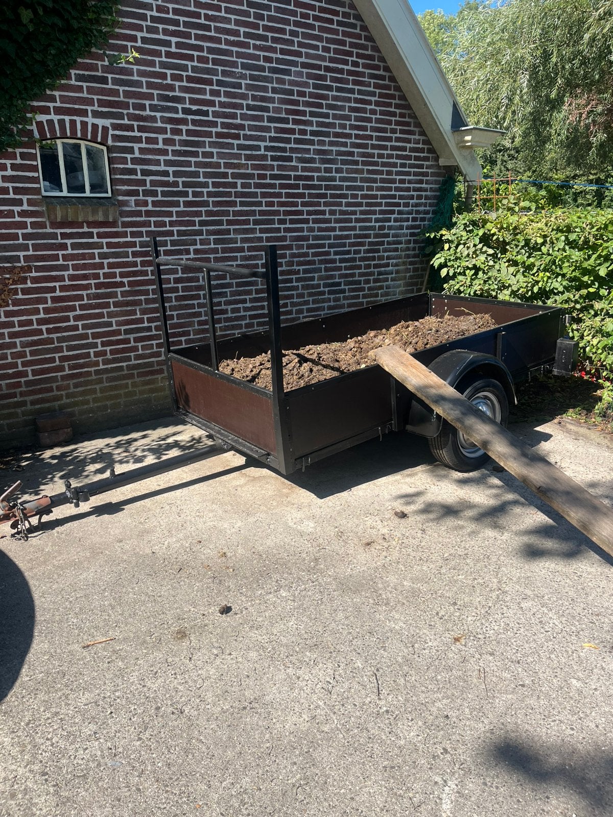 Paardenmest inclusief gebruik kar, Ophalen, Tuinaarde