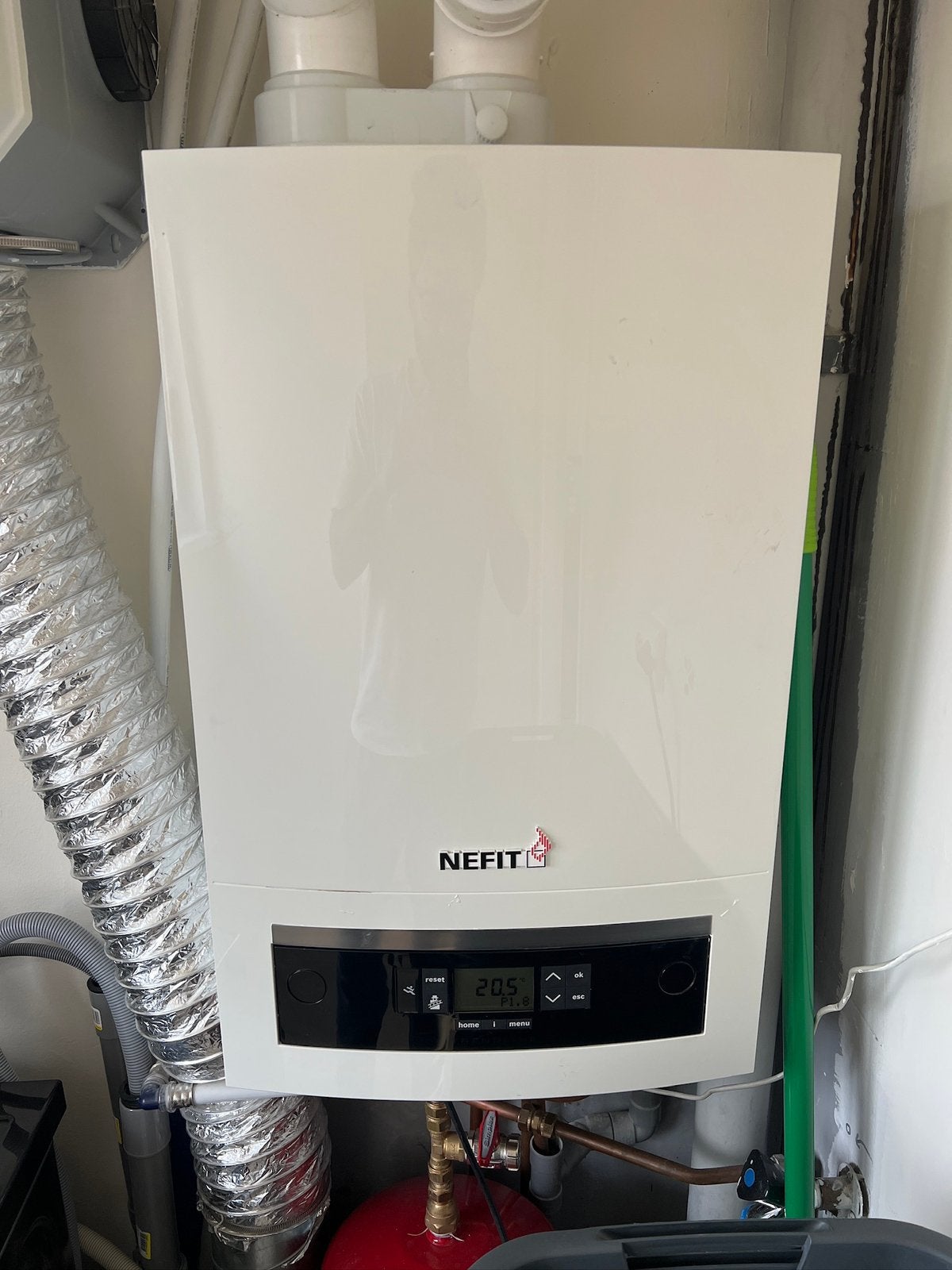 Nefit TrendLine HRC30 CW5 II + Bosch Slimme Thermostaat, Doe-het-zelf en Verbouw, Verwarming en Radiatoren, 30 tot 80 cm, Cv-ketel of Combi-ketel