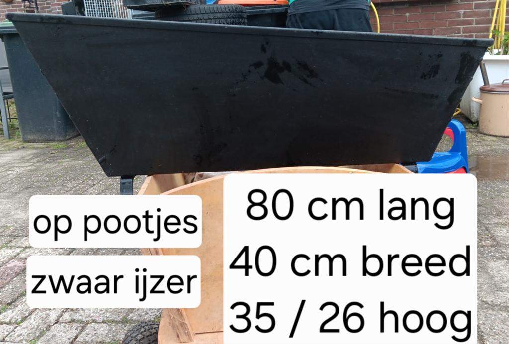 Zware ijzeren houtbak op pootjes - 80x40x35/26 cm, Ophalen, Zo goed als nieuw