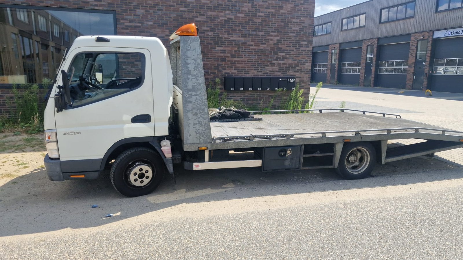 Mitsubishi Canter 3C13 Autoambulance/Oprijwagen/APK 2027/NAP, Overige modellen, Wit, Particulier, Te koop