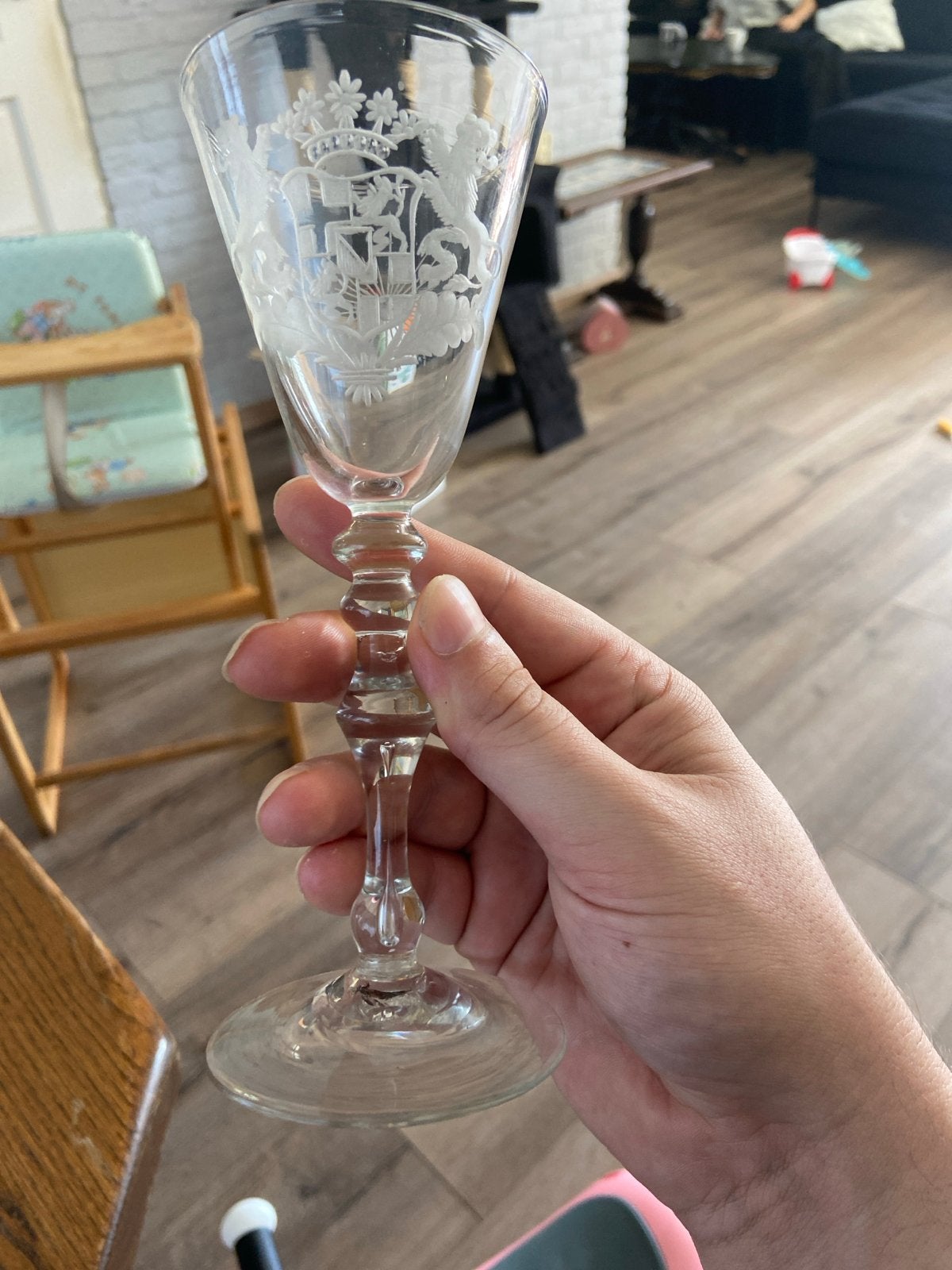 18de Antiek gegraveerd wijnglas met wapenschild, Antiek en Kunst, Antiek | Glas en Kristal, Ophalen of Verzenden