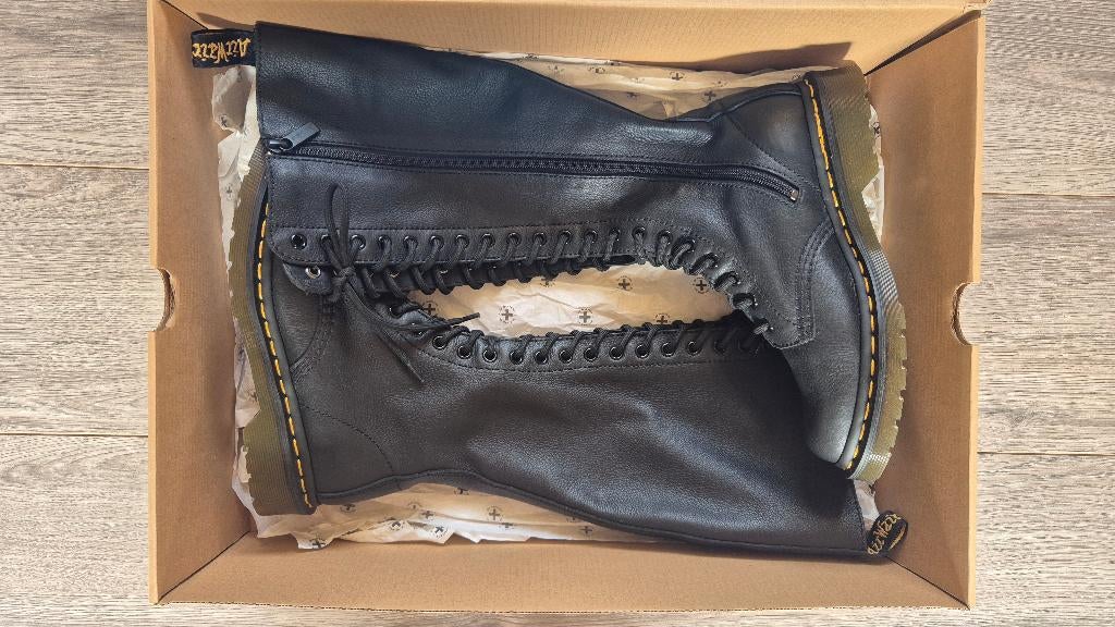 Nieuw in doos! Dr Martens 1B60 Virginia veterlaarzen rits 38, Kleding | Dames, Schoenen, Hoge laarzen, Zwart, Ophalen of Verzenden