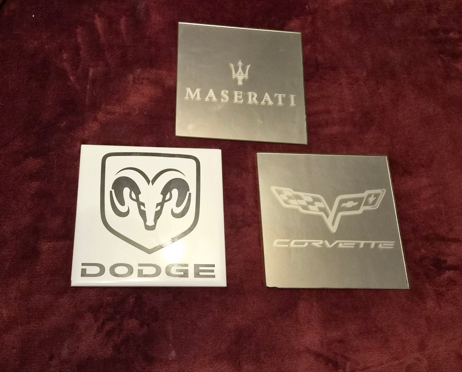 Unieke autologo tegels (Maserati, Dodge, Corvette), Ophalen of Verzenden, Zo goed als nieuw, Auto's