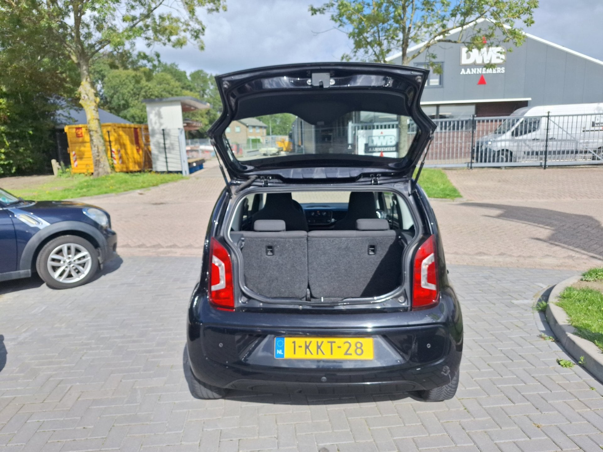 Foto 2 van Volkswagen Up! 1.0 high up! / Leuke zuinige auto / APk sept