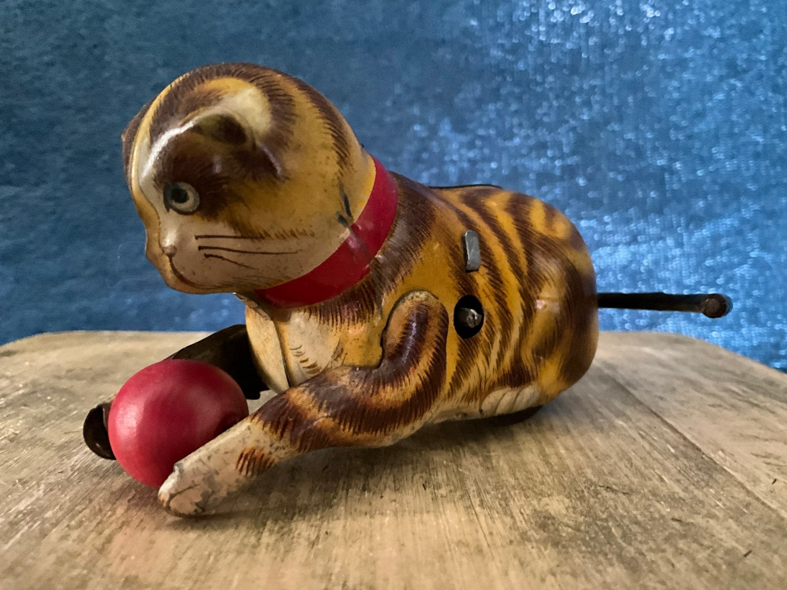 Charmante blikken kat met houten balletje Japan opwindbaar, Ophalen of Verzenden
