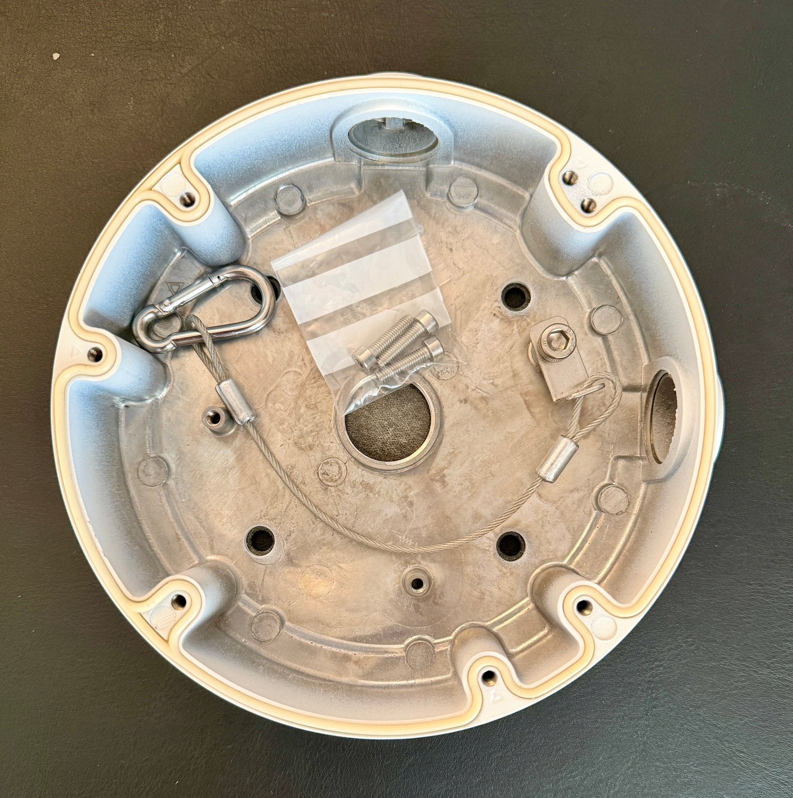 Nieuwe Dahua PFA138 montagebox, Ophalen of Verzenden, Nieuw