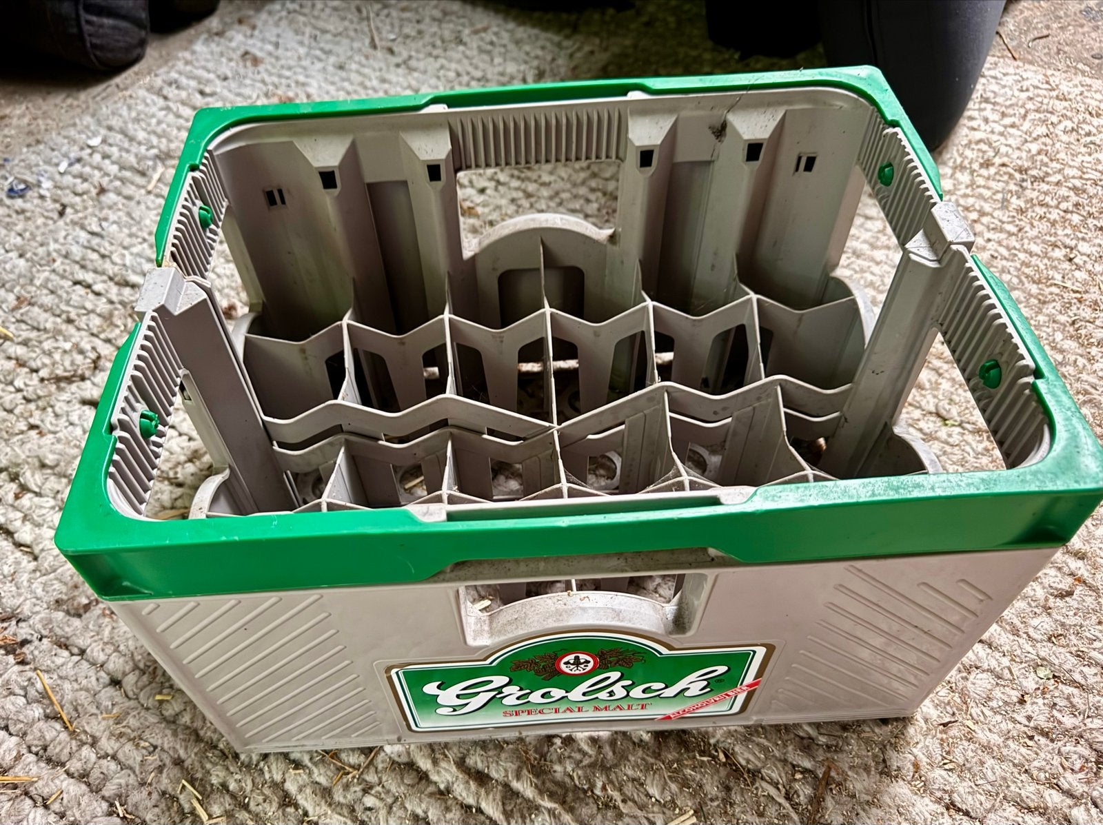 Zeldzaam Grolsch Prototype Deelkrat - Splitsbaar Bierkrat, Verzamelen, Biermerken, Ophalen of Verzenden, Zo goed als nieuw, Overige typen