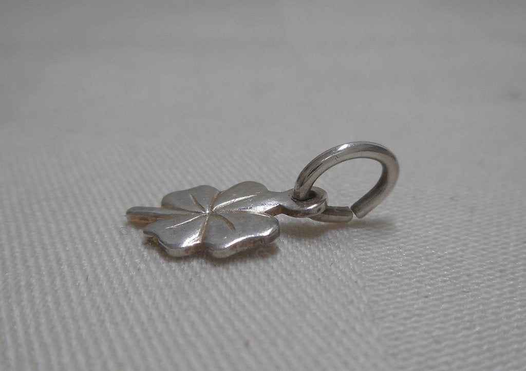 Zilveren klaver 4 hangertje nr.1725, Sieraden, Tassen en Uiterlijk, Kettinghangers, Verzenden, Zo goed als nieuw, Kruis of Symbool
